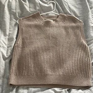 Crew neck sweater vest
